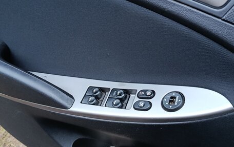 Hyundai Solaris II рестайлинг, 2015 год, 960 000 рублей, 14 фотография