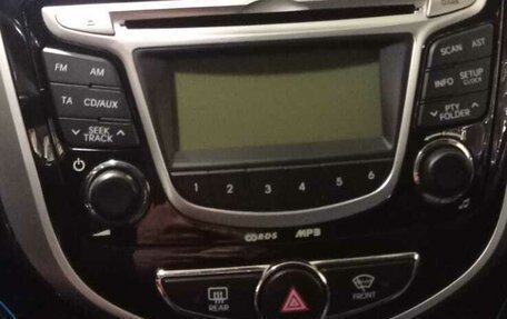 Hyundai Solaris II рестайлинг, 2013 год, 950 000 рублей, 10 фотография