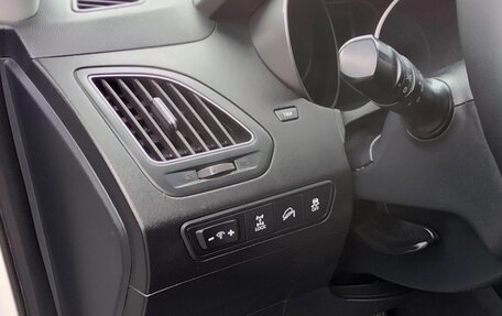 Hyundai ix35 I рестайлинг, 2011 год, 1 300 000 рублей, 10 фотография