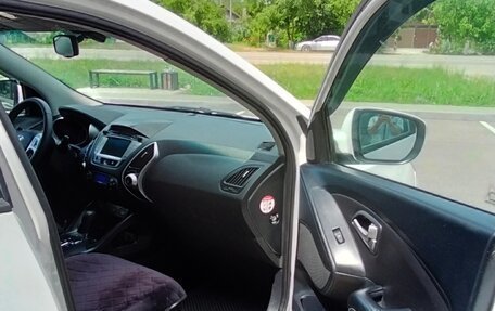 Hyundai ix35 I рестайлинг, 2011 год, 1 300 000 рублей, 16 фотография