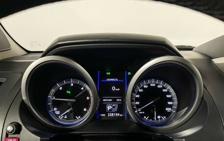 Toyota Land Cruiser Prado 150 рестайлинг 2, 2017 год, 3 697 000 рублей, 11 фотография