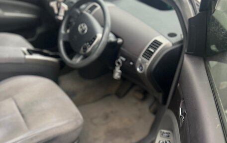 Toyota Prius, 2004 год, 500 000 рублей, 8 фотография