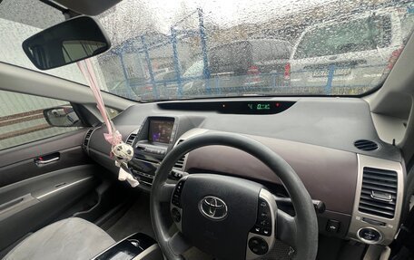 Toyota Prius, 2004 год, 500 000 рублей, 9 фотография