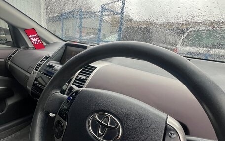 Toyota Prius, 2004 год, 500 000 рублей, 11 фотография