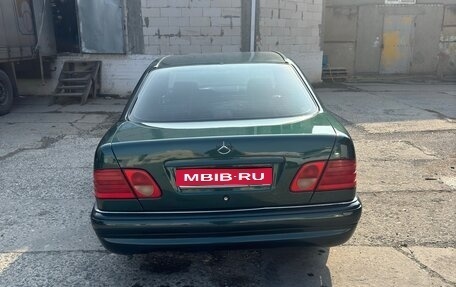 Mercedes-Benz E-Класс, 1997 год, 610 000 рублей, 1 фотография