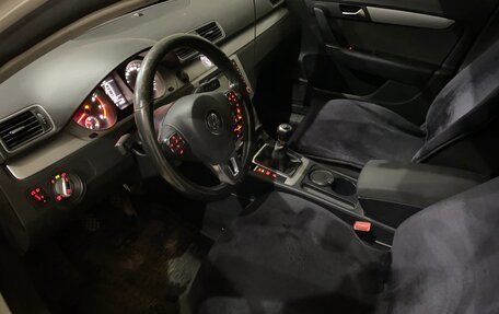 Volkswagen Passat B7, 2011 год, 900 000 рублей, 2 фотография