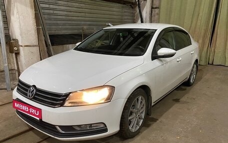 Volkswagen Passat B7, 2011 год, 900 000 рублей, 4 фотография