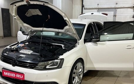 Volkswagen Jetta VI, 2012 год, 1 018 000 рублей, 13 фотография
