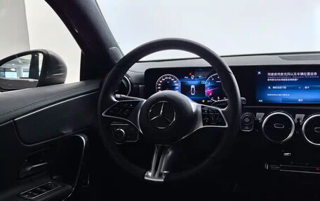 Mercedes-Benz A-Класс, 2024 год, 2 400 000 рублей, 14 фотография