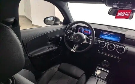 Mercedes-Benz A-Класс, 2024 год, 2 400 000 рублей, 10 фотография