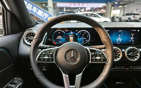 Mercedes-Benz GLB, 2022 год, 2 500 000 рублей, 10 фотография