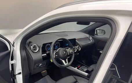 Mercedes-Benz GLA, 2022 год, 2 490 000 рублей, 13 фотография