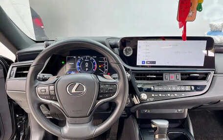 Lexus ES VII, 2022 год, 2 700 000 рублей, 9 фотография