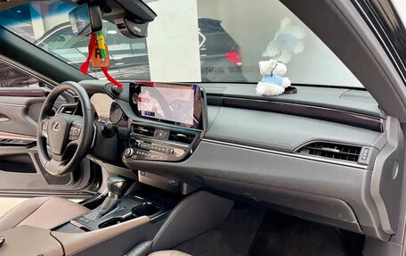 Lexus ES VII, 2022 год, 2 700 000 рублей, 14 фотография