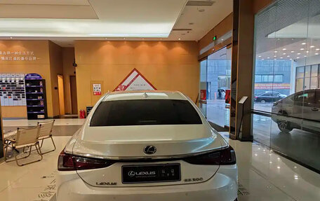 Lexus ES VII, 2022 год, 2 700 000 рублей, 3 фотография