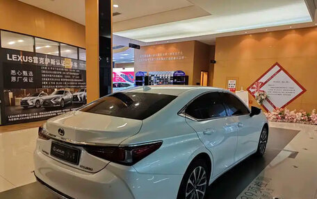 Lexus ES VII, 2022 год, 2 700 000 рублей, 4 фотография