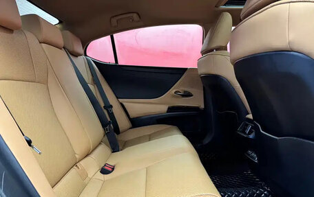 Lexus ES VII, 2022 год, 2 700 000 рублей, 9 фотография
