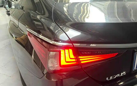 Lexus ES VII, 2022 год, 2 700 000 рублей, 5 фотография