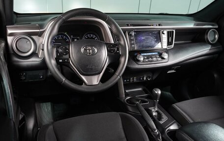 Toyota RAV4, 2018 год, 2 439 000 рублей, 6 фотография
