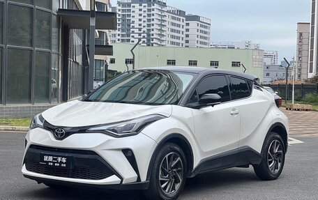 Toyota C-HR I рестайлинг, 2022 год, 2 000 013 рублей, 1 фотография