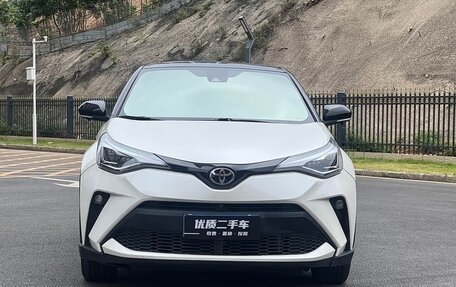 Toyota C-HR I рестайлинг, 2022 год, 2 000 013 рублей, 2 фотография