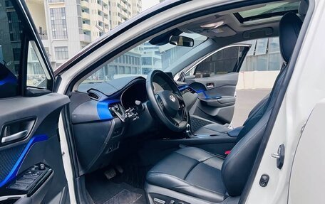 Toyota C-HR I рестайлинг, 2022 год, 2 000 013 рублей, 5 фотография