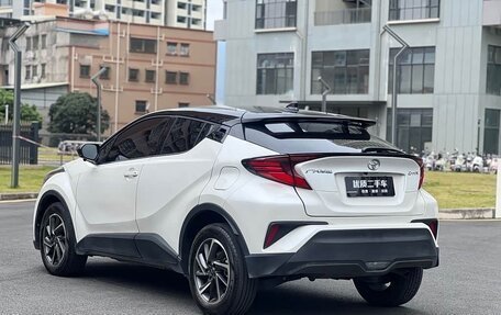 Toyota C-HR I рестайлинг, 2022 год, 2 000 013 рублей, 7 фотография