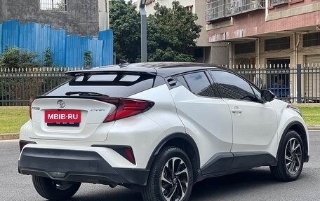 Toyota C-HR I рестайлинг, 2022 год, 2 000 013 рублей, 9 фотография