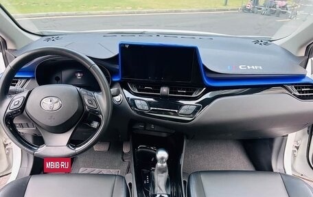 Toyota C-HR I рестайлинг, 2022 год, 2 000 013 рублей, 4 фотография