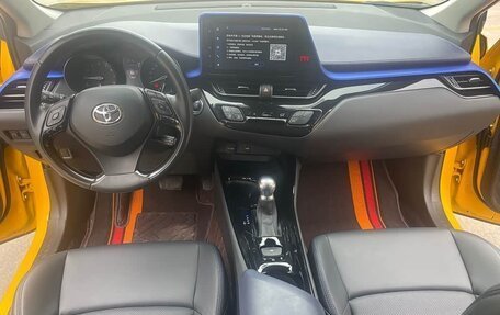 Toyota C-HR I рестайлинг, 2021 год, 1 980 013 рублей, 6 фотография