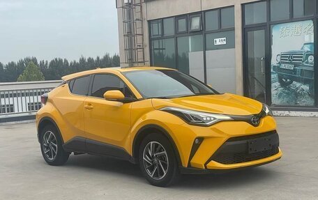 Toyota C-HR I рестайлинг, 2021 год, 1 980 013 рублей, 3 фотография
