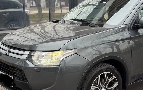 Mitsubishi Outlander III рестайлинг 3, 2014 год, 1 500 000 рублей, 3 фотография