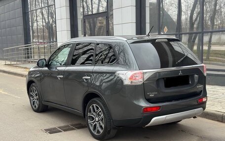 Mitsubishi Outlander III рестайлинг 3, 2014 год, 1 500 000 рублей, 6 фотография