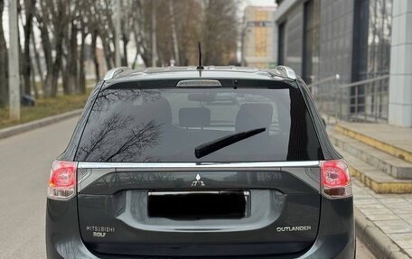 Mitsubishi Outlander III рестайлинг 3, 2014 год, 1 500 000 рублей, 9 фотография