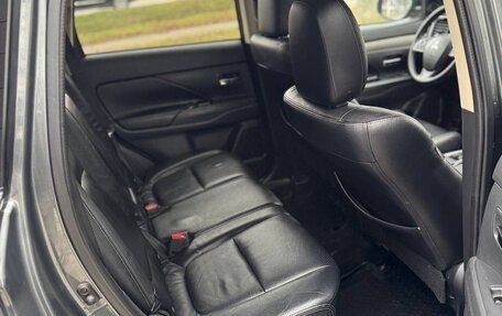 Mitsubishi Outlander III рестайлинг 3, 2014 год, 1 500 000 рублей, 21 фотография