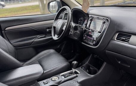 Mitsubishi Outlander III рестайлинг 3, 2014 год, 1 500 000 рублей, 22 фотография