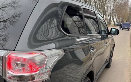 Mitsubishi Outlander III рестайлинг 3, 2014 год, 1 500 000 рублей, 20 фотография