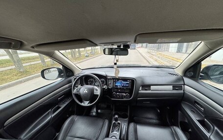 Mitsubishi Outlander III рестайлинг 3, 2014 год, 1 500 000 рублей, 25 фотография