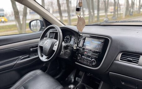 Mitsubishi Outlander III рестайлинг 3, 2014 год, 1 500 000 рублей, 26 фотография