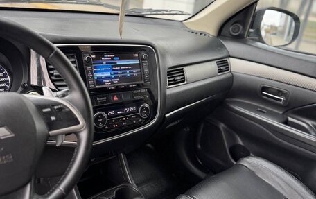 Mitsubishi Outlander III рестайлинг 3, 2014 год, 1 500 000 рублей, 31 фотография