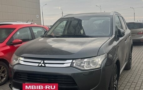 Mitsubishi Outlander III рестайлинг 3, 2014 год, 1 500 000 рублей, 32 фотография