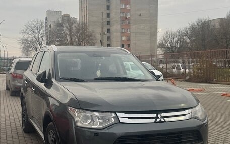 Mitsubishi Outlander III рестайлинг 3, 2014 год, 1 500 000 рублей, 33 фотография