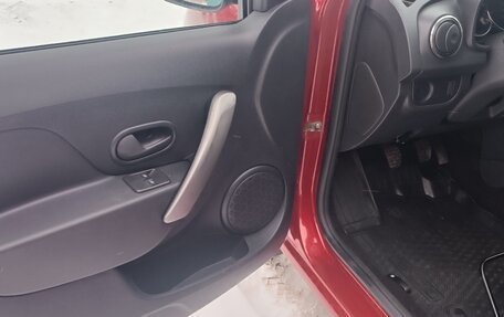 Renault Logan II, 2019 год, 985 000 рублей, 18 фотография