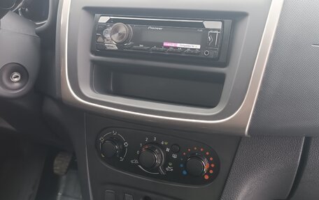 Renault Logan II, 2019 год, 985 000 рублей, 26 фотография