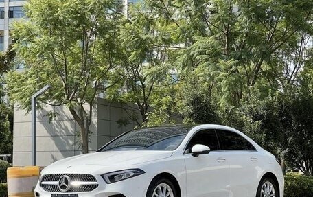 Mercedes-Benz A-Класс, 2021 год, 1 900 000 рублей, 1 фотография