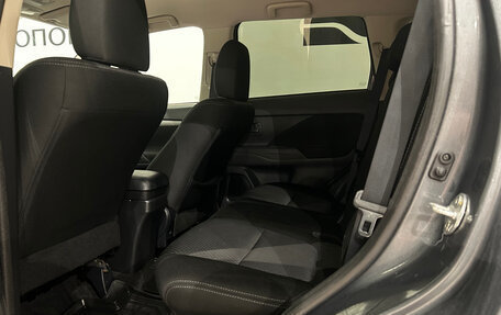 Mitsubishi Outlander III рестайлинг 3, 2017 год, 1 649 000 рублей, 13 фотография