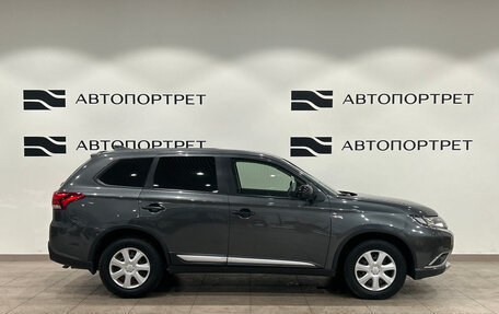 Mitsubishi Outlander III рестайлинг 3, 2017 год, 1 649 000 рублей, 8 фотография