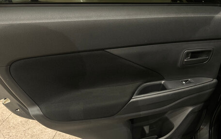 Mitsubishi Outlander III рестайлинг 3, 2017 год, 1 649 000 рублей, 14 фотография