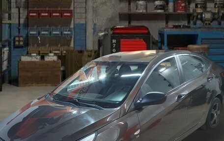 Hyundai Solaris II рестайлинг, 2014 год, 800 000 рублей, 1 фотография