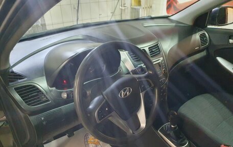 Hyundai Solaris II рестайлинг, 2014 год, 800 000 рублей, 8 фотография